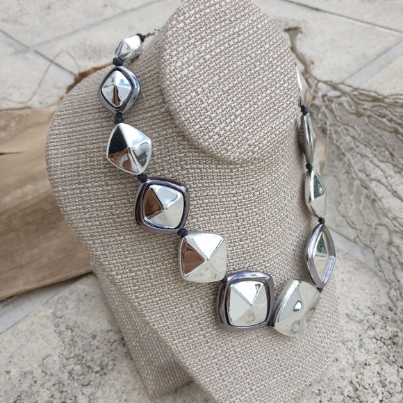 Cool Vintage Plastic Necklace. - Picture 3 of 9